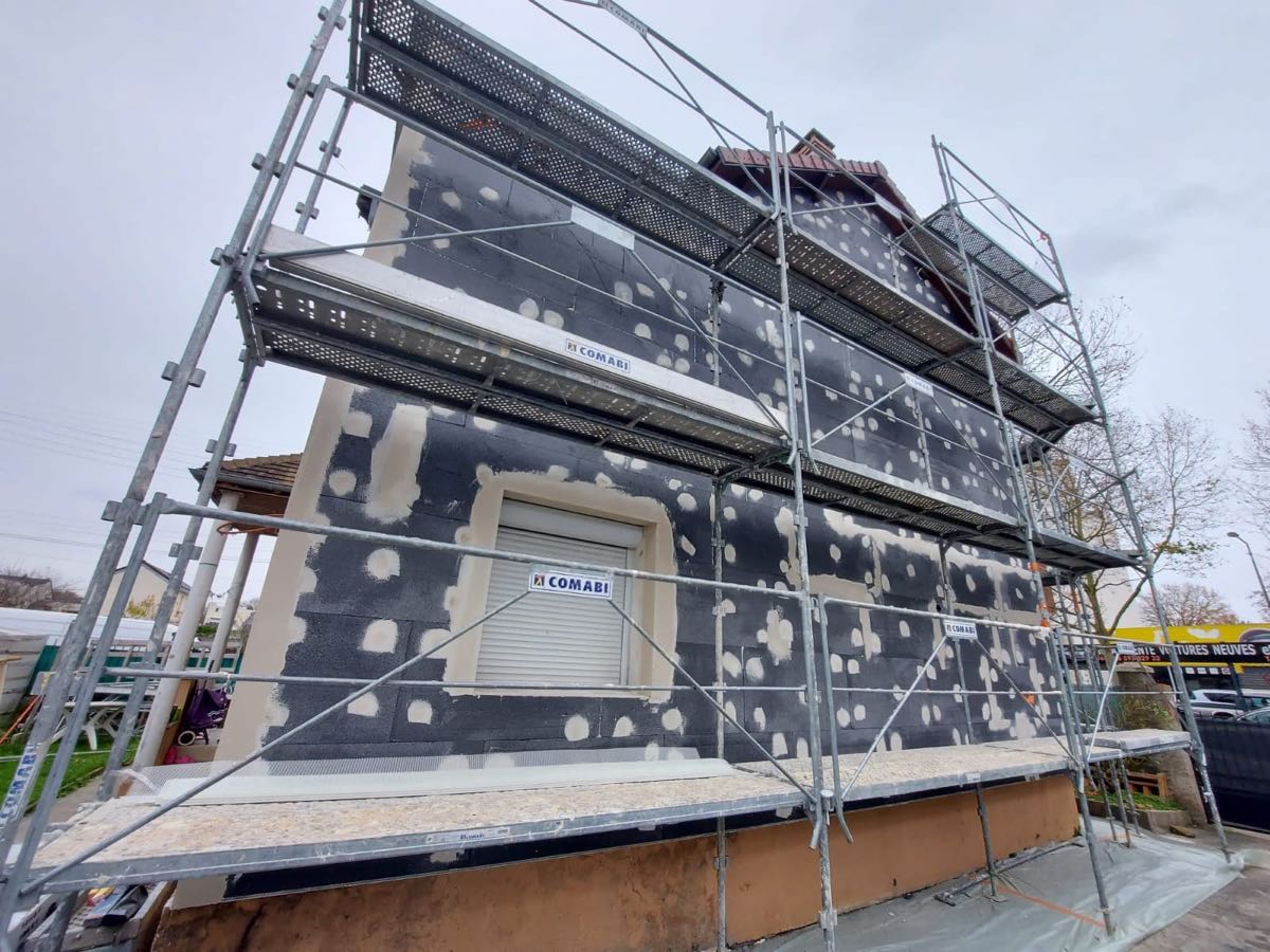 Chantier d'isolation thermique par l'extérieur